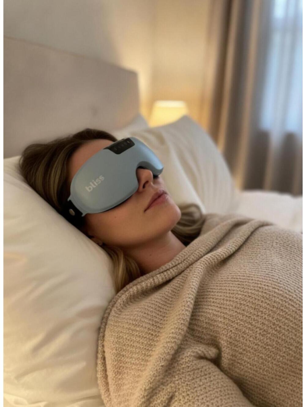 Bliss rechargeable eye massager with soothing heat